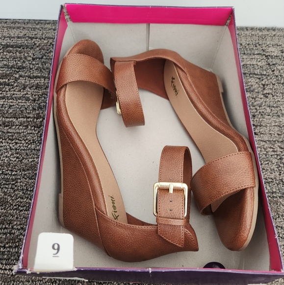 Tan Paige Fioni sandals Size 9 - Picture 9 of 9